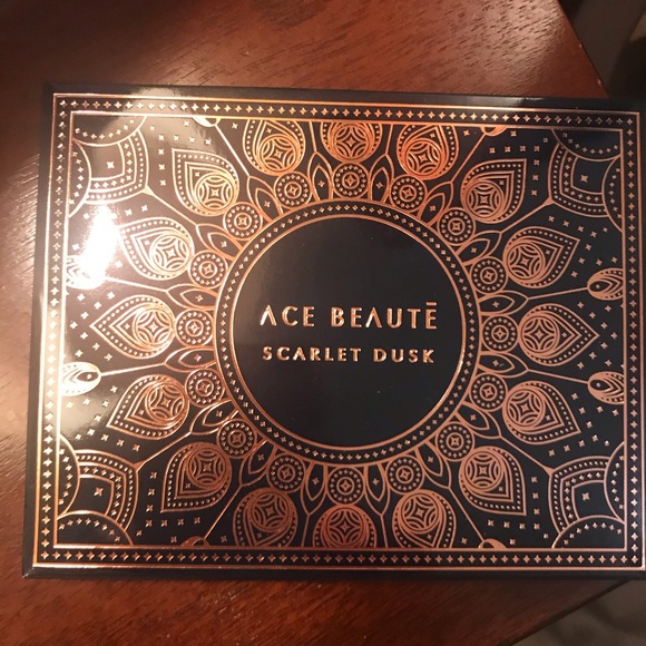 Eyeshadow palette - Picture 2 of 2